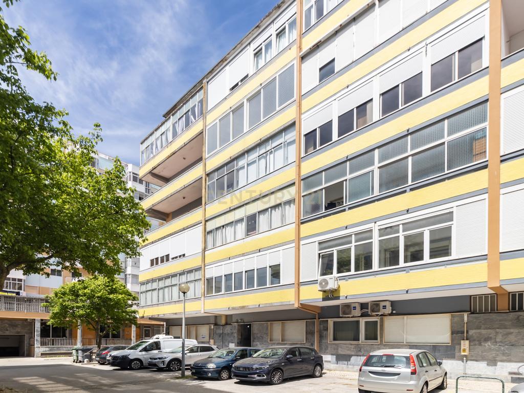 Apartamento T2 para arrendamento no centro da Costa da Caparica - Image 3