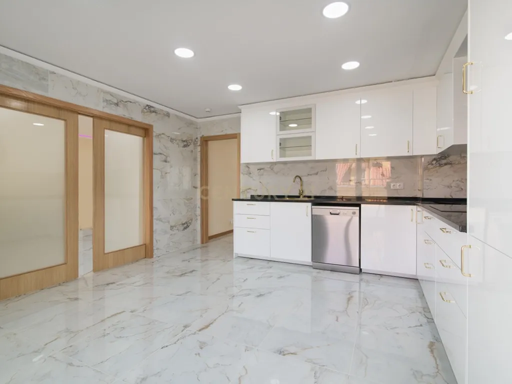 Moradia nova para estrear, de Sonho com Vista Panorâmica Sobre Lisboa no Bairro Casal do Bispo - Image 21