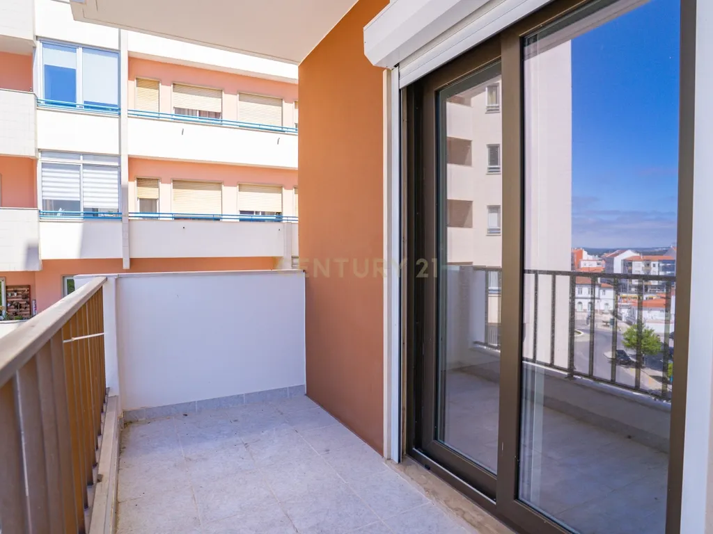 Apartamento T3 Totalmente Renovado | Centro de Caldas da Rainha - Image 12