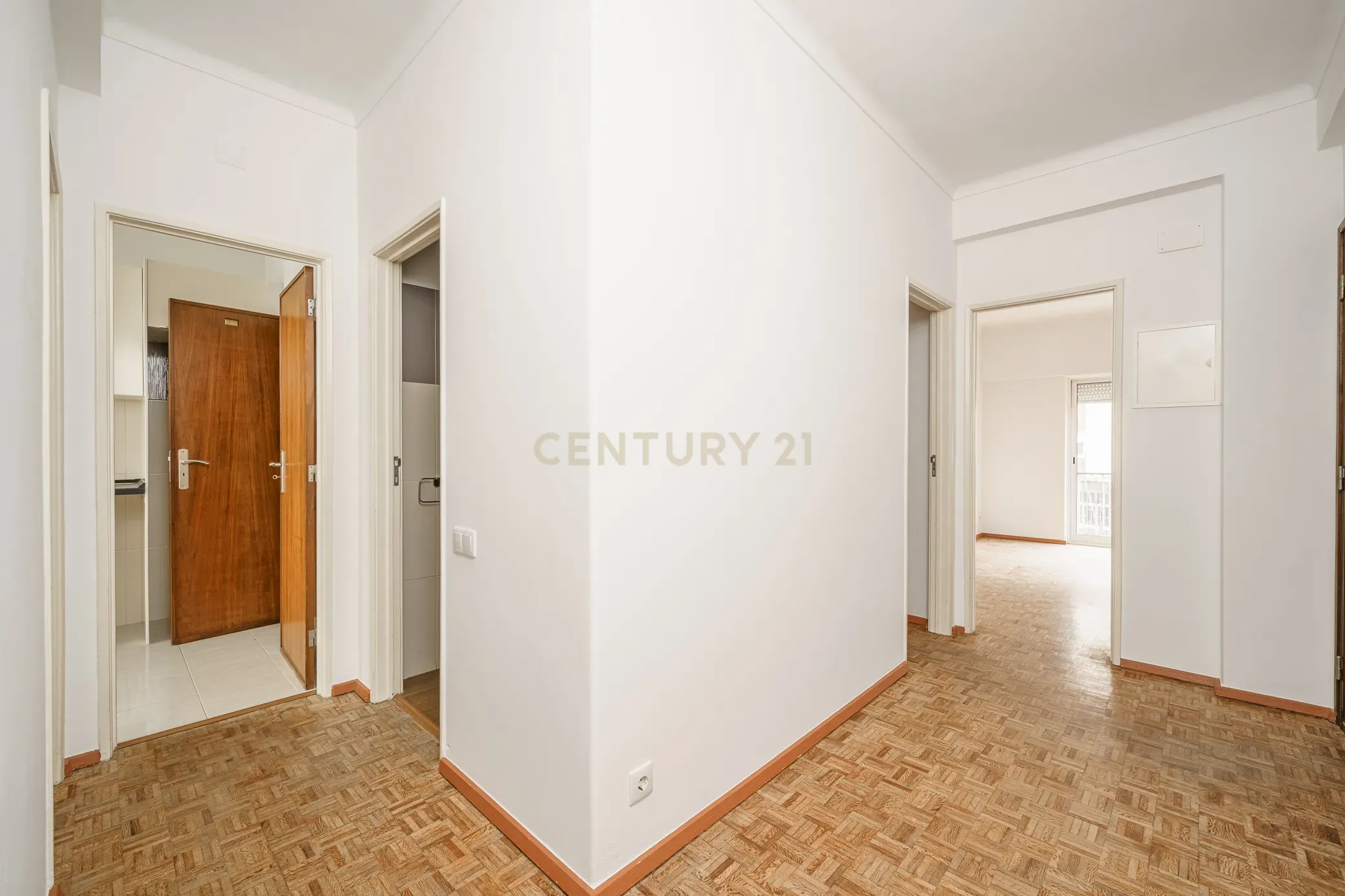 T3 Remodelado no Centro de Setúbal- Campo dos Arcos - Image 13