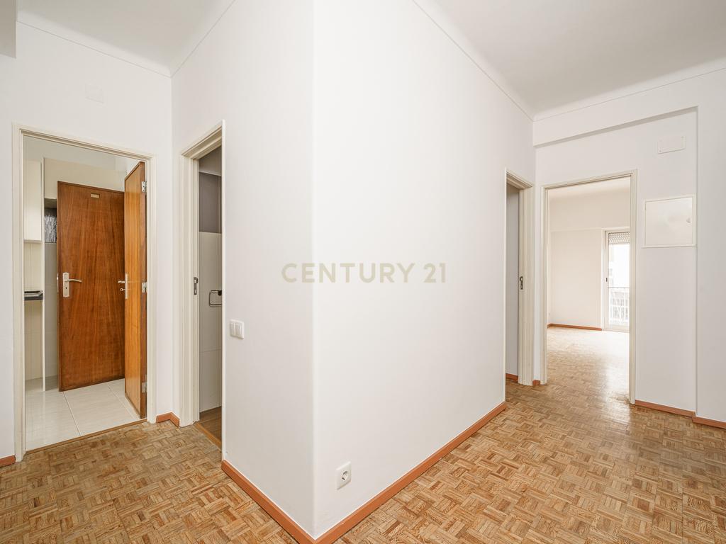 T3 Remodelado no Centro de Setúbal- Campo dos Arcos - Image 13