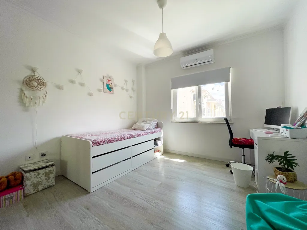 Moradia T3 Renovada com Terraço na Quinta do Conde – Sesimbra - Image 23