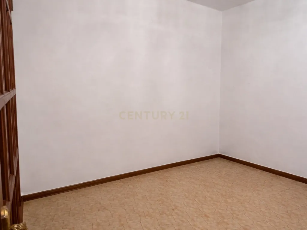 Edifício exclusivo com grande potencial numa das melhores zonas de Trujillo - Image 9
