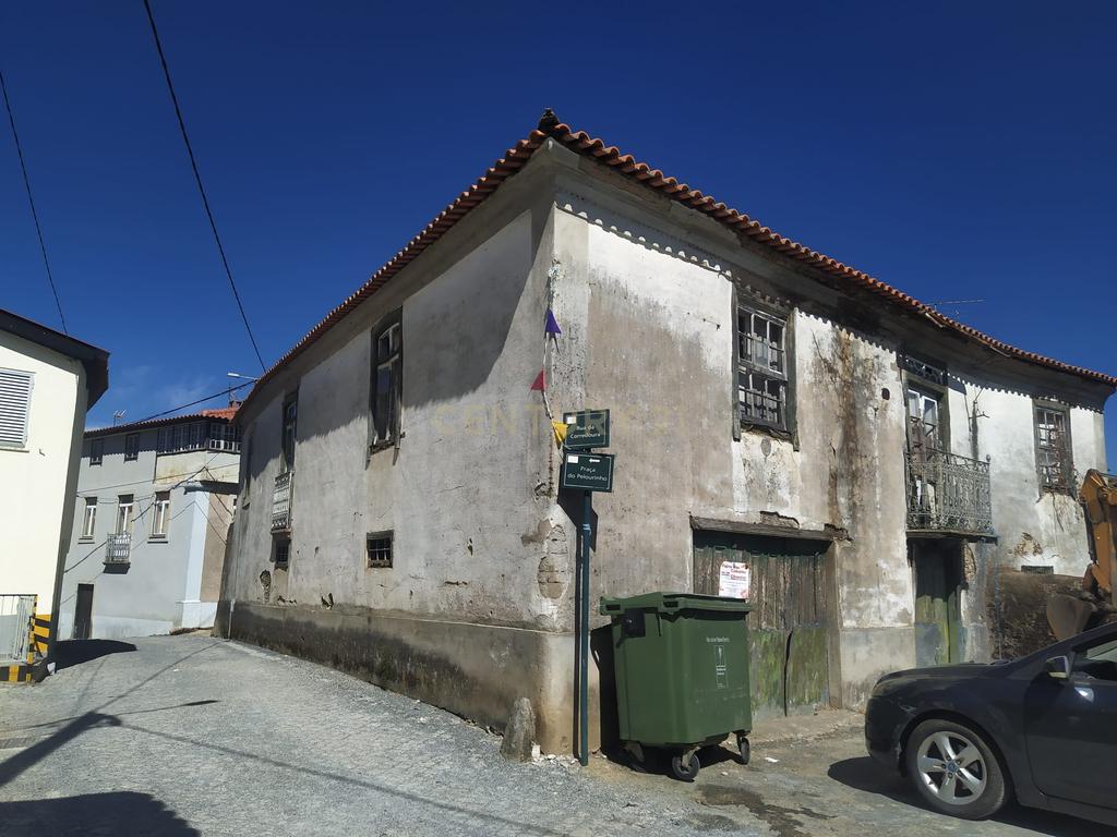 Moradia para reconstruir - Chacim - Image 1