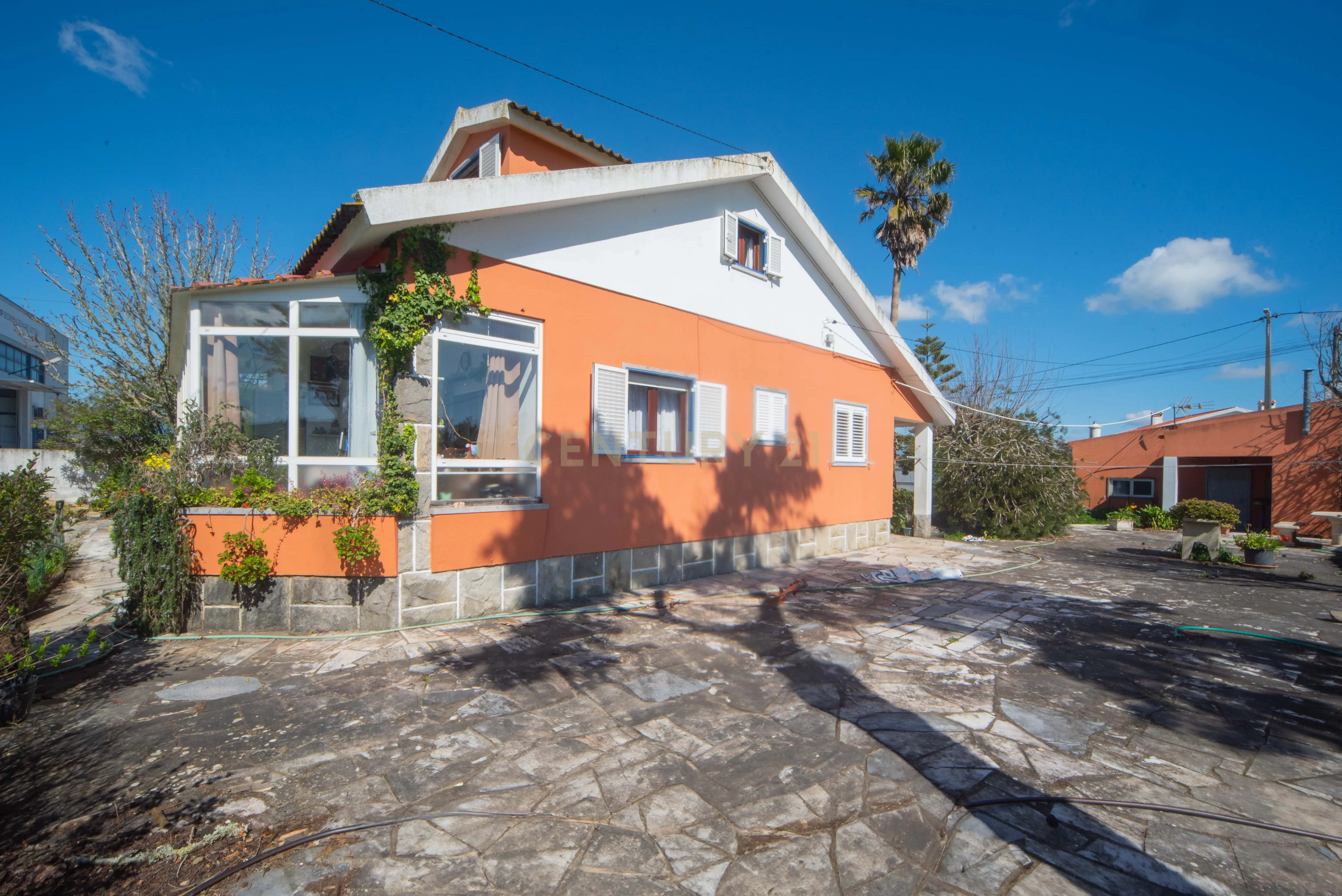 Fotografia 6 de Moradia Tradicional T4 em terreno de 5.120m² e Anexo T2 Independente – S. João das Lampas  Refúgio,e a minutos das Praias de Sintra.