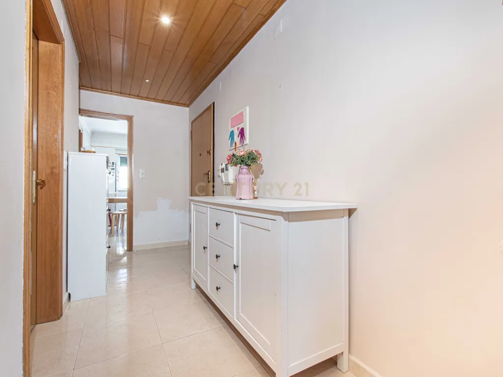T2 com Suite, Varanda e Parqueamento - Malveira - Image 7