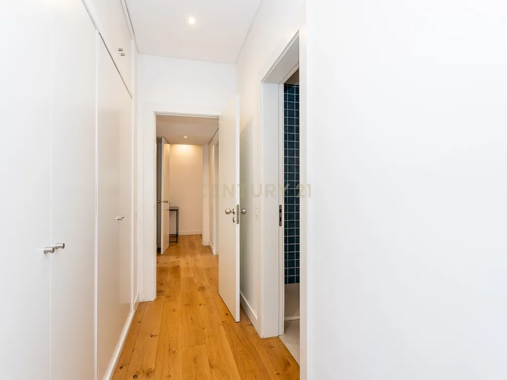 T3 Remodelado com Suite com closet e Parqueamento para Arrendamento em Algés/Miraflores - Image 32
