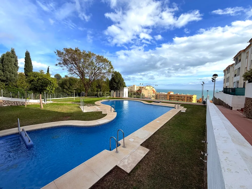 Apartamento com vista mar, garagem e piscina em Carvajal - Image 21