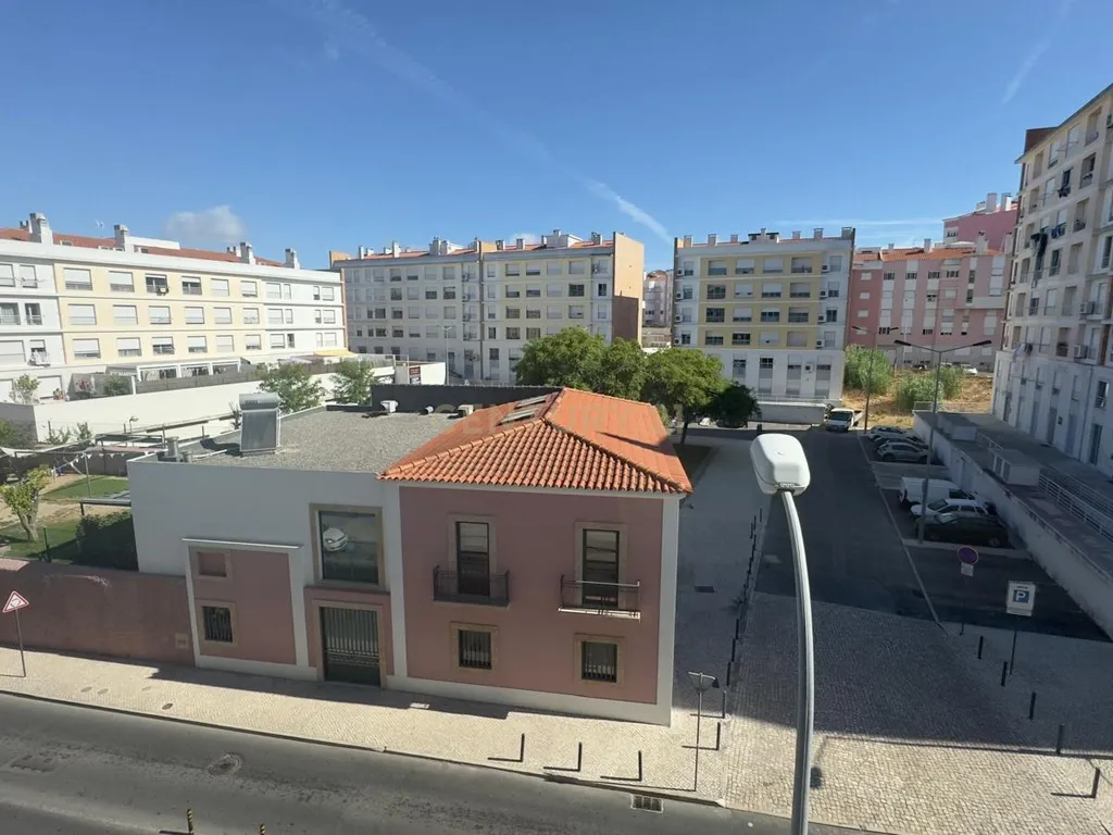 Apartamento T3 na Alta de Lisboa com Box para 2 Viaturas - Image 18