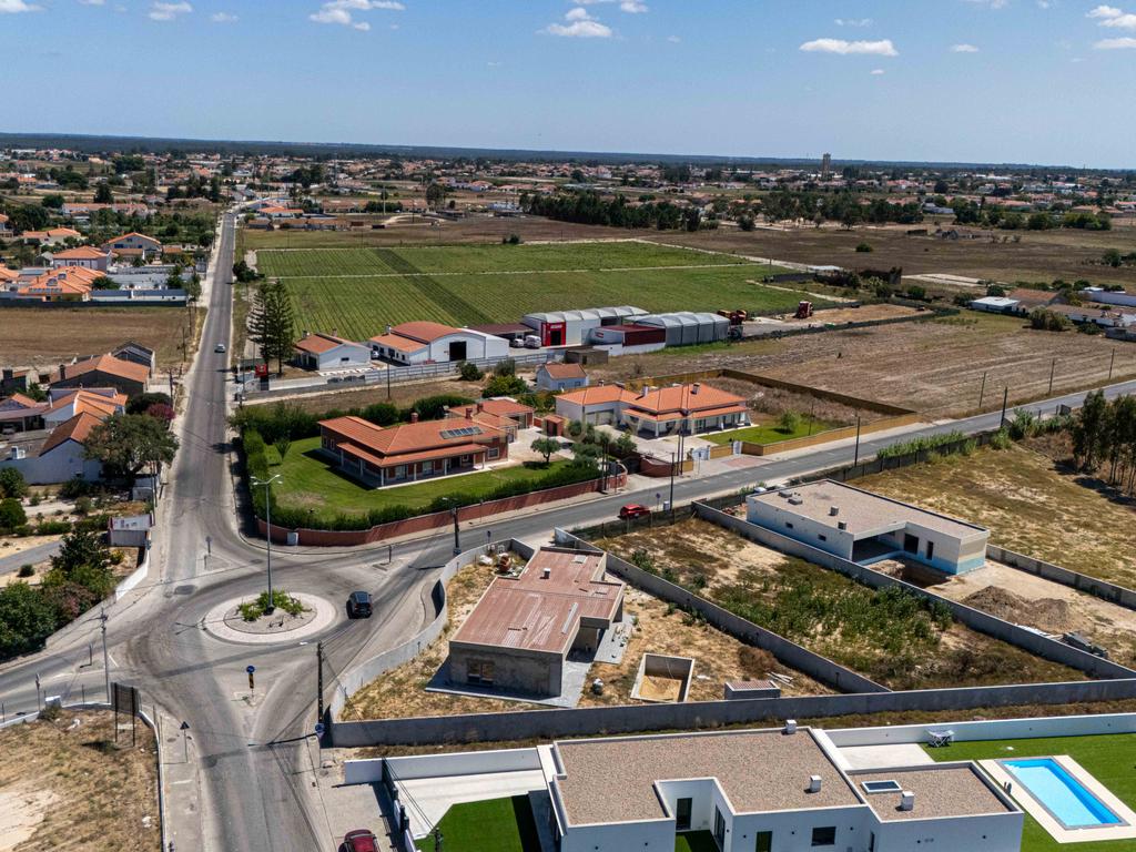 MORADIA T3 COM PISCINA E VISTA CAMPO - Image 28
