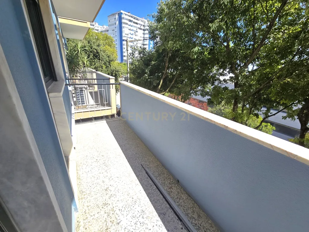Apartamento T3 totalmente remodelado em Almada - Image 20