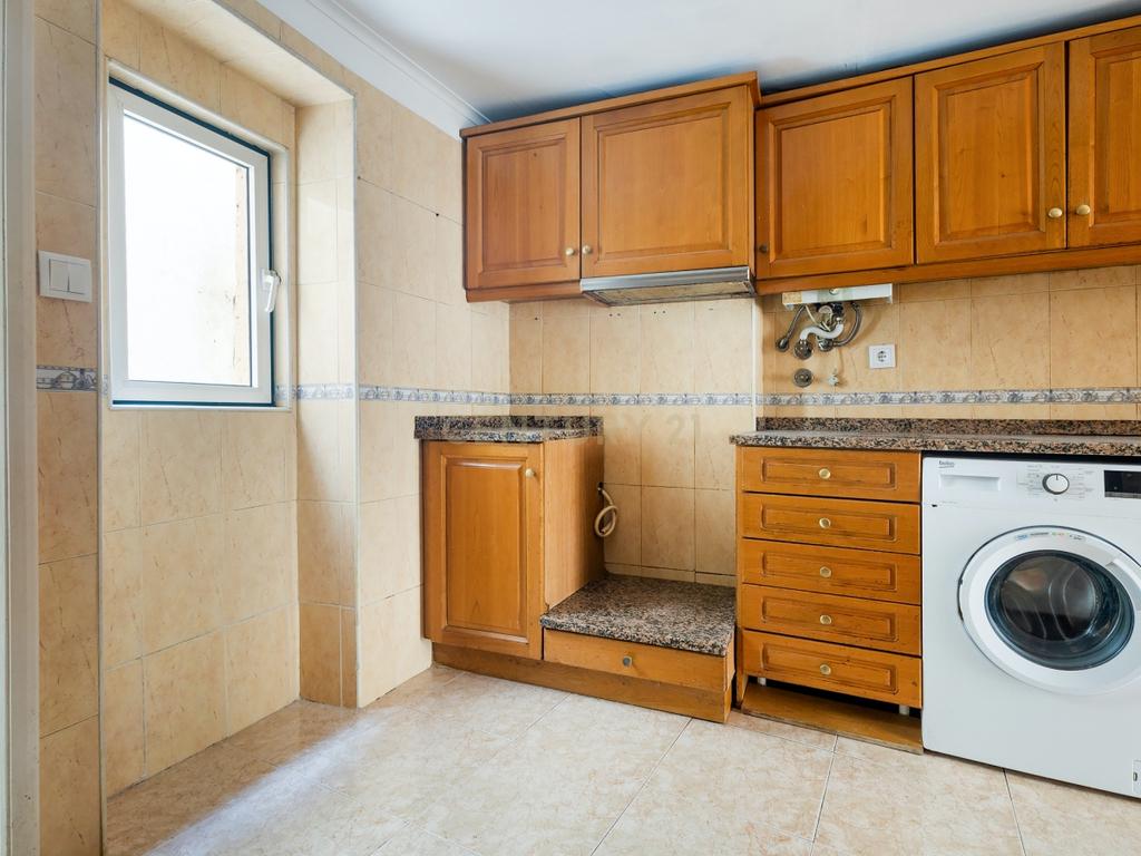 Apartamento T1 na Lapa – Lisboa | 1º Andar em prédio tradicional - Image 19