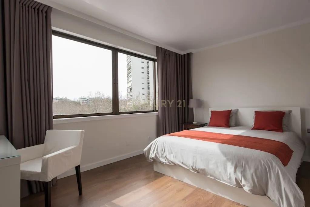 Apartamento T3 Renovado para Arrendamento no Edifício Navegador – Cascais - Image 12