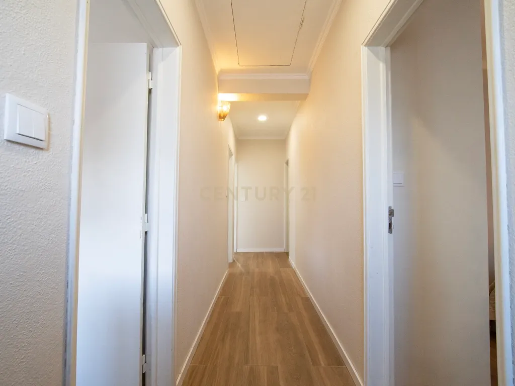 Moradia T2 Renovada, com 119 m² de Logradouro - Image 7