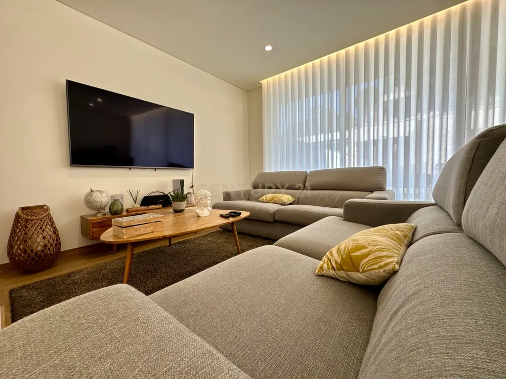 Moradia Contemporânea de Três Frentes | Gondomar, Porto - Image 17