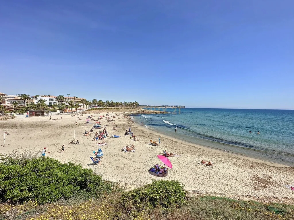 🏡 Apartamento em aluguer de longa duração com 2 quartos e pátio em Cabo Punta de Tarifa – Orihuela Costa 🌊☀️ - Image 20