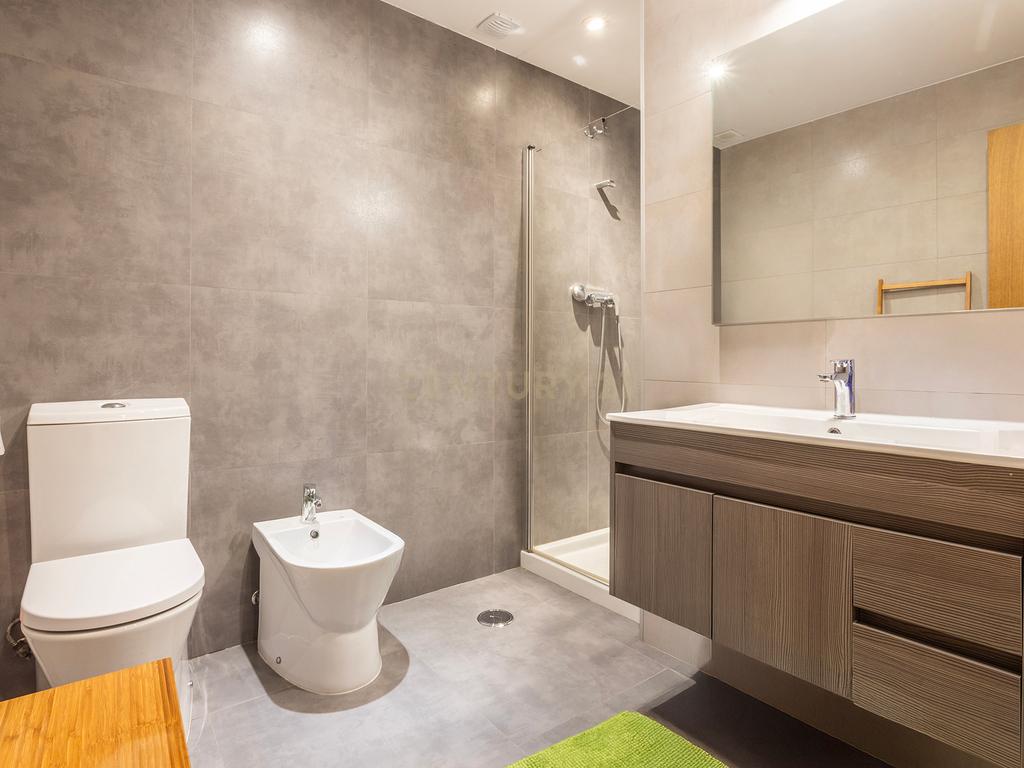 Apartamento T4 Duplex Renovado em Arroios, Lisboa - Image 14