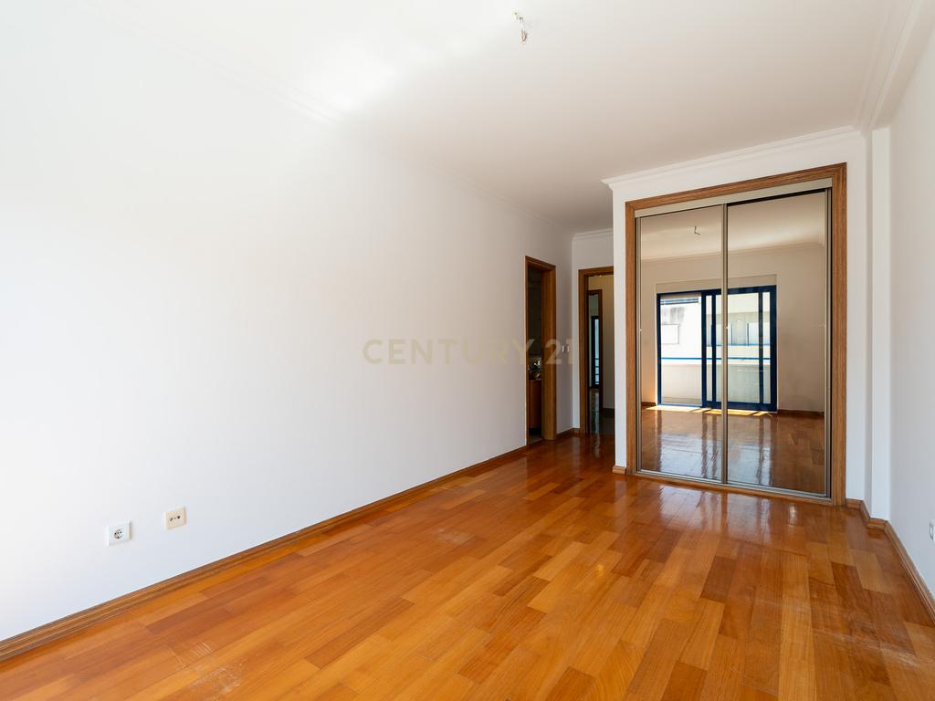 Apartamento T3 Janelas do Parque no Montijo - Image 27