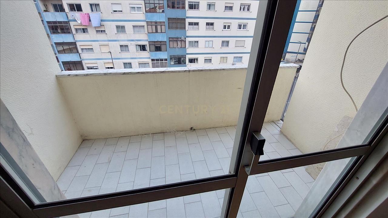 Apartamento T2 - Algueirão Mem-Martins - Image 8