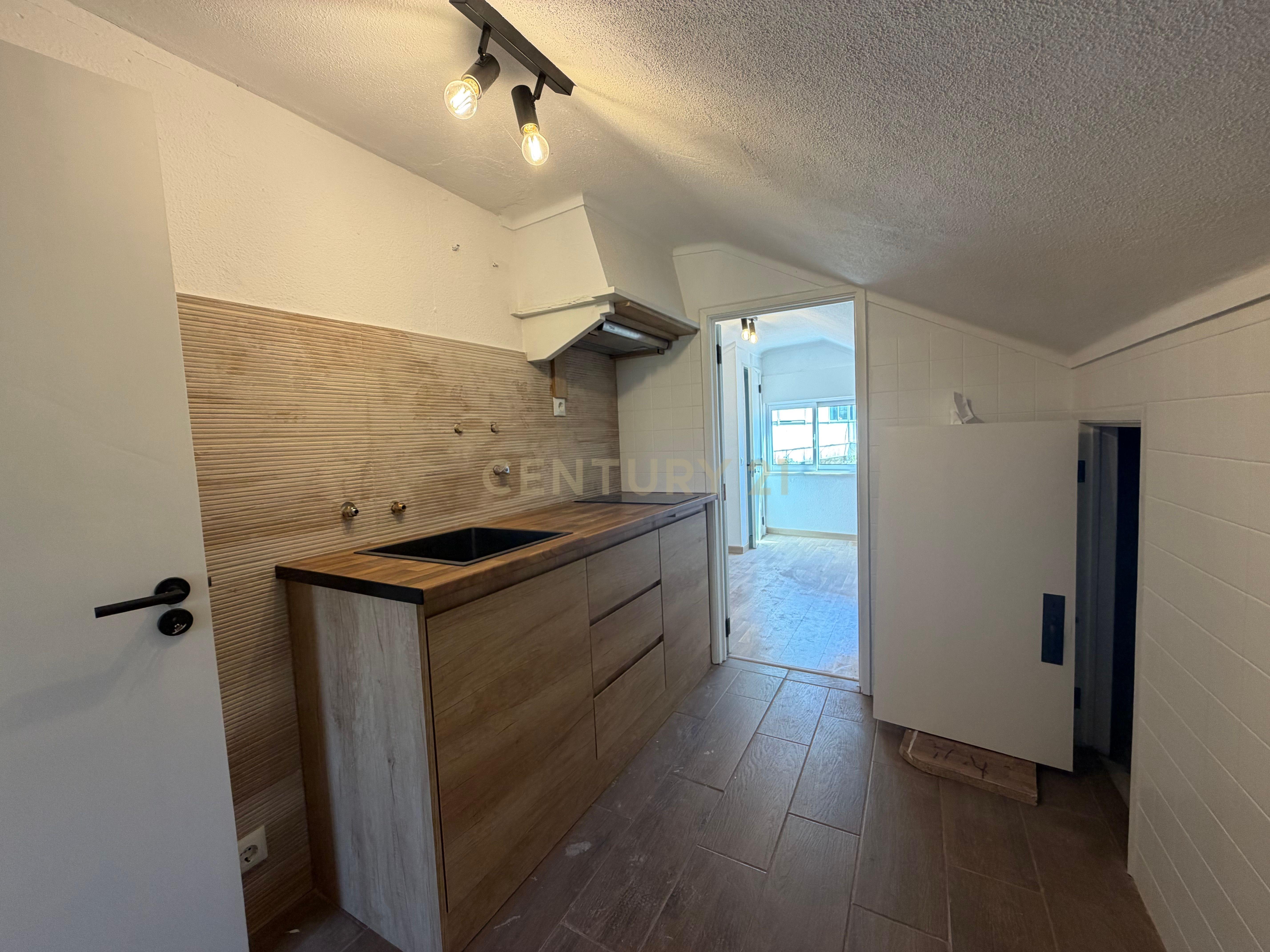 Fotografia 7 de Apartamento T1 em Sesimbra (Castelo), Remodelado, com Terraço