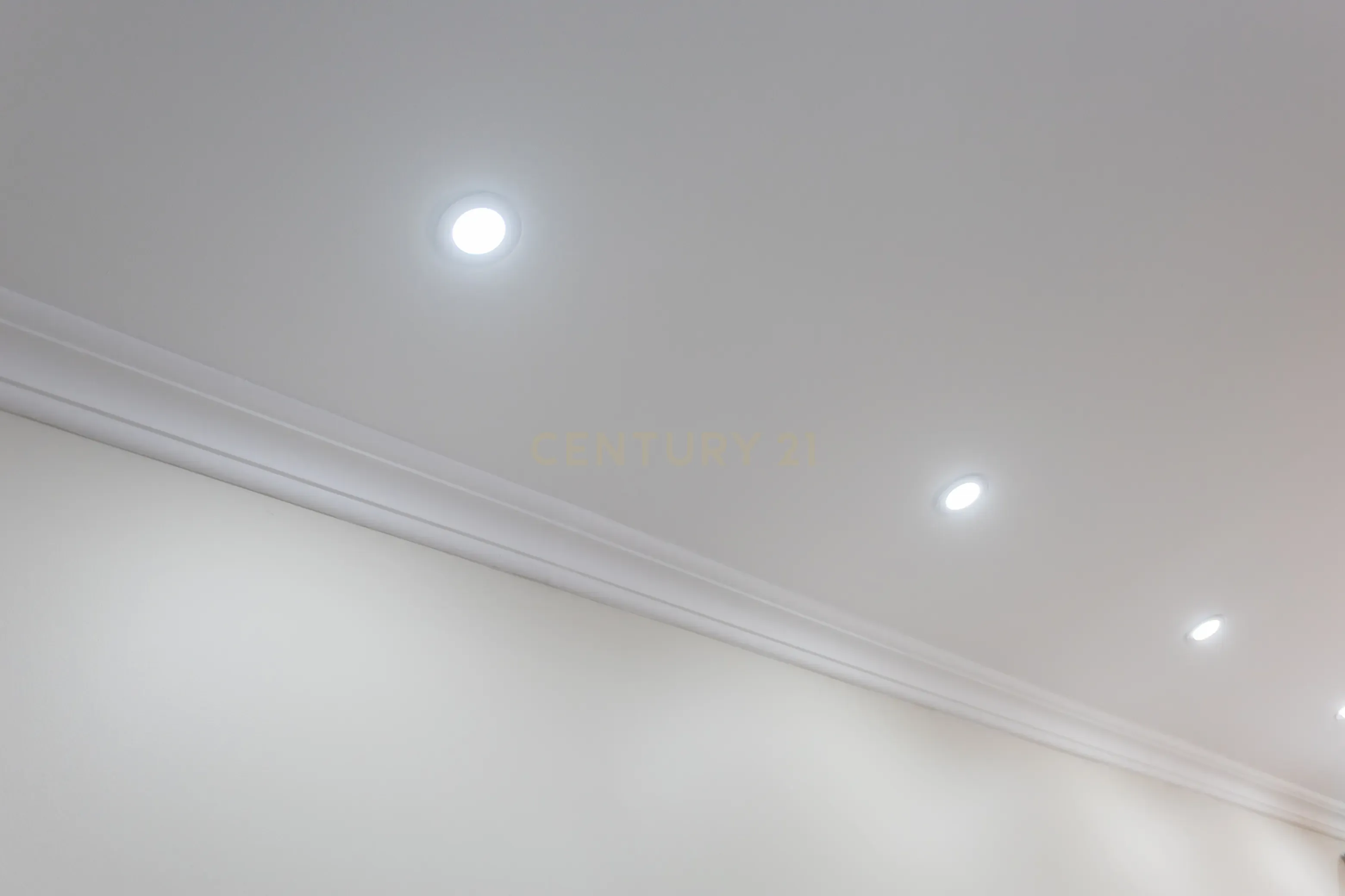 Fantástico T3 totalmente remodelado à venda em Corroios - Miratejo - Image 14