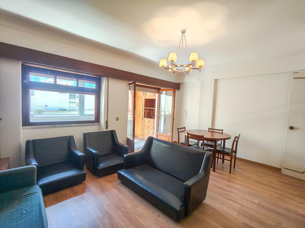 Apartamento T1 na Parede a menos de 200 metros da praia - Image 8
