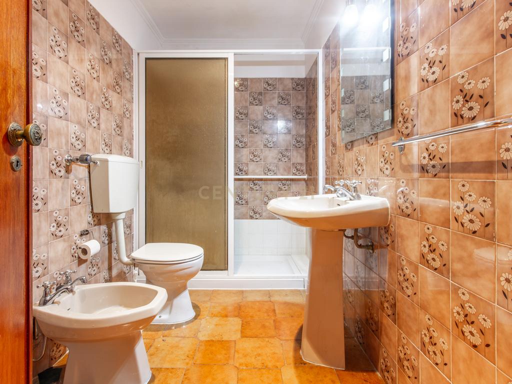 Apartamento T4 - Venda Nova - Image 10