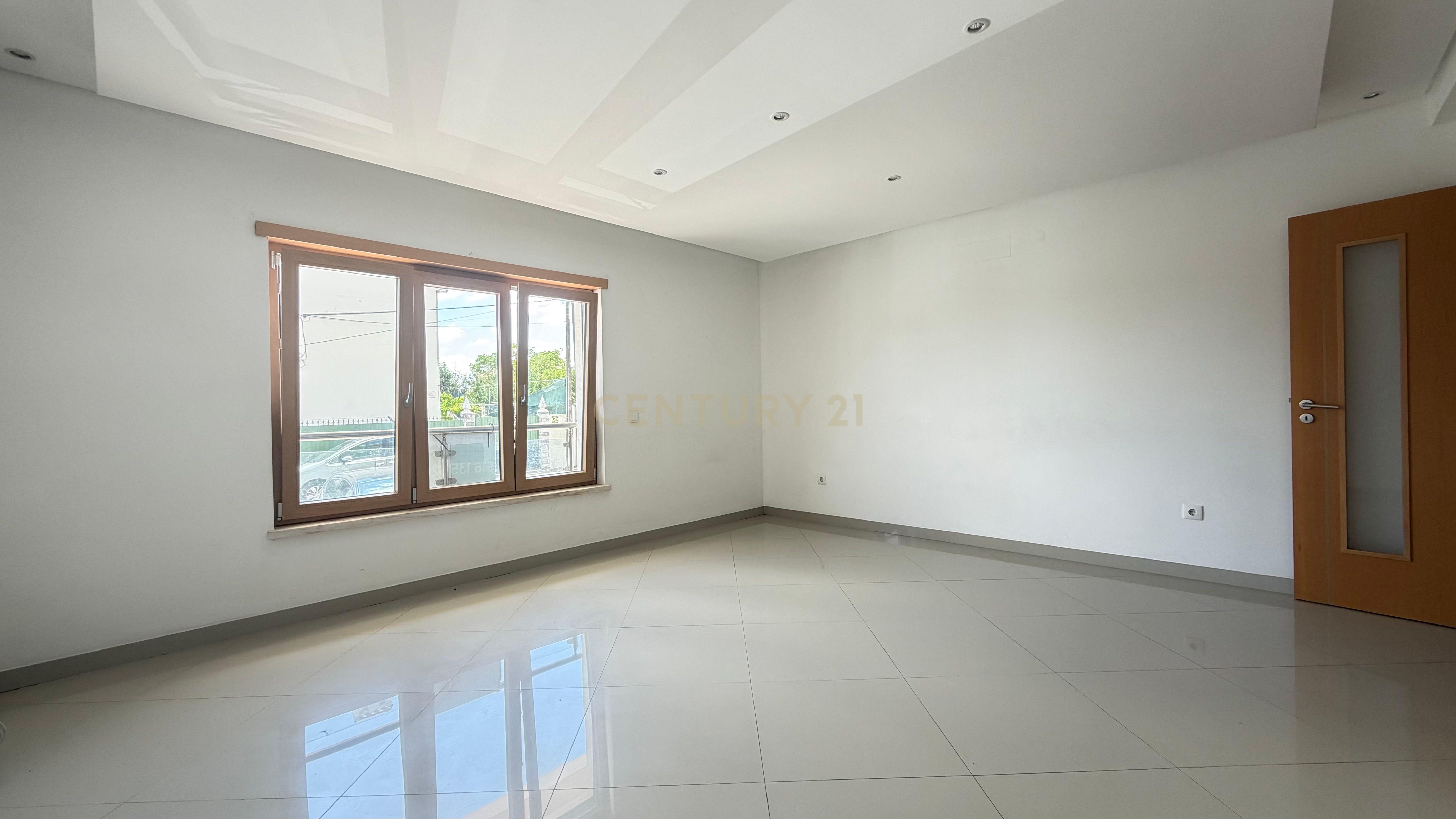 Fotografia 8 de Apartamento T4 com Arrecadação, na Cascalheira, Pinhal Novo
