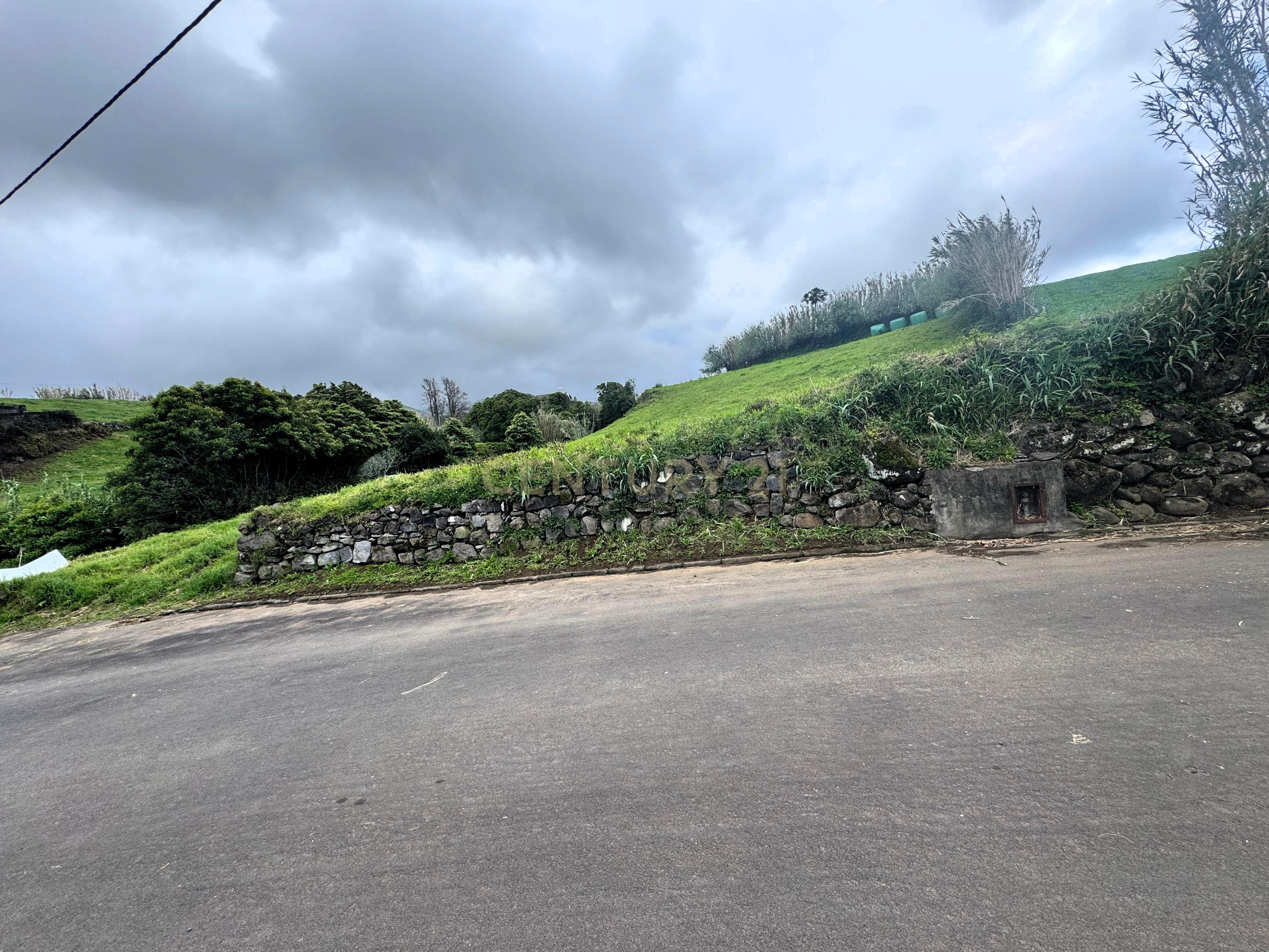 Fotografia 4 de Terreno Urbanizável na Lomba da Fazenda 🌅⛰️