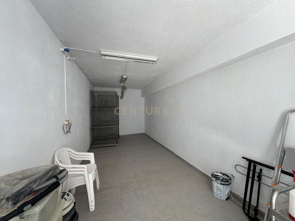 Garagem/box em Vialonga com 24m2.  - Image 4