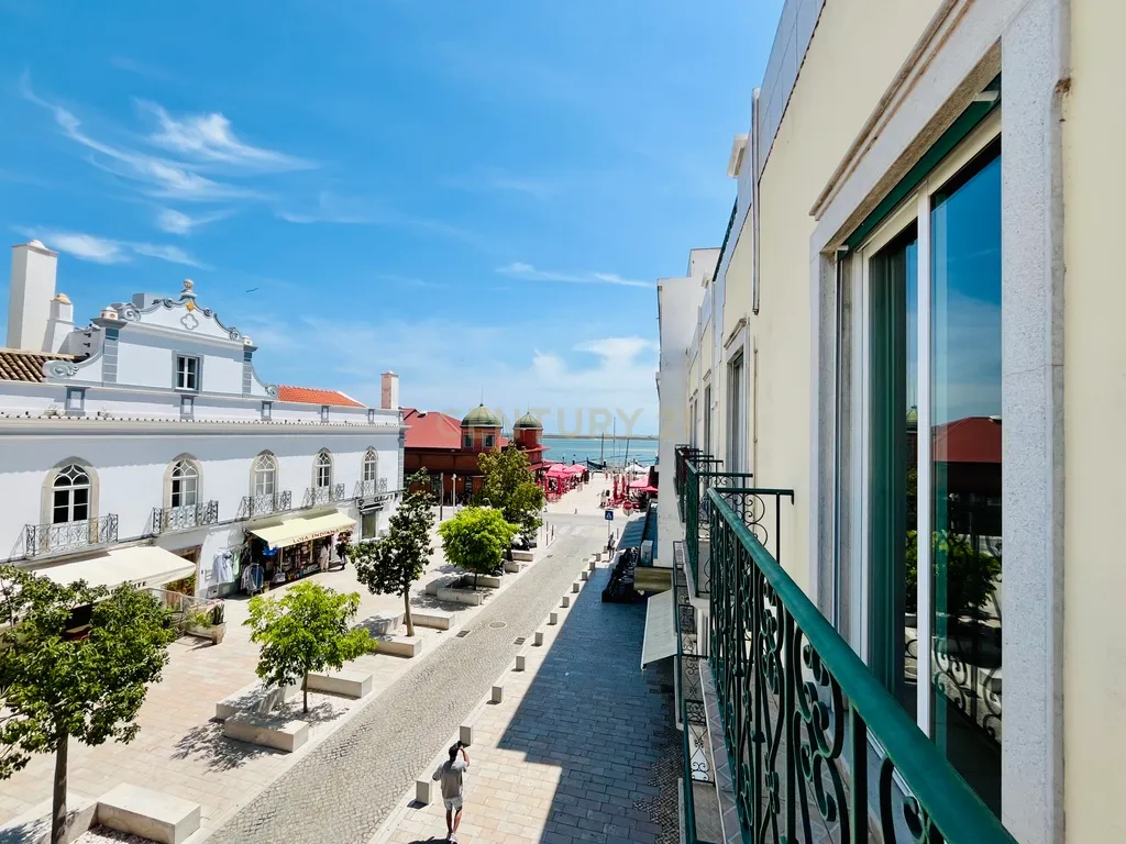 Apartamento T3 na Baixa de Olhão – Localização privilegiada junto à Praça da Floripes e Mercados Municipais - Image 17