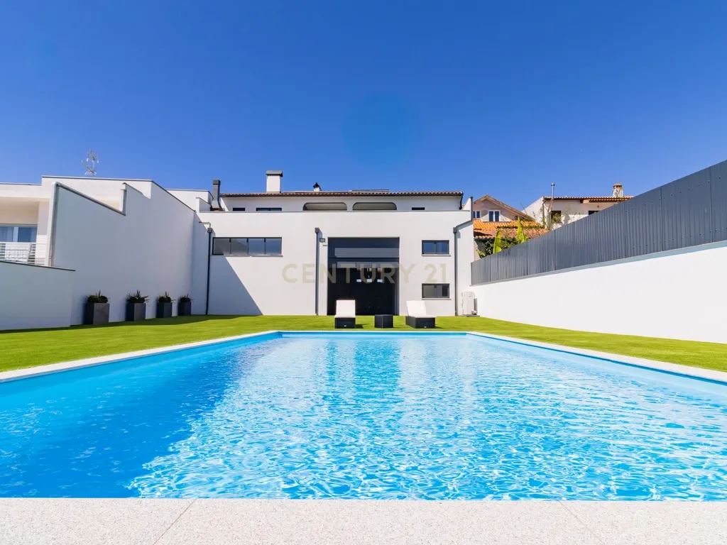 Propriedade Totalmente Renovada com Armazém/Garagem de Grande Dimensão e Piscina em Monte Real - Image 6