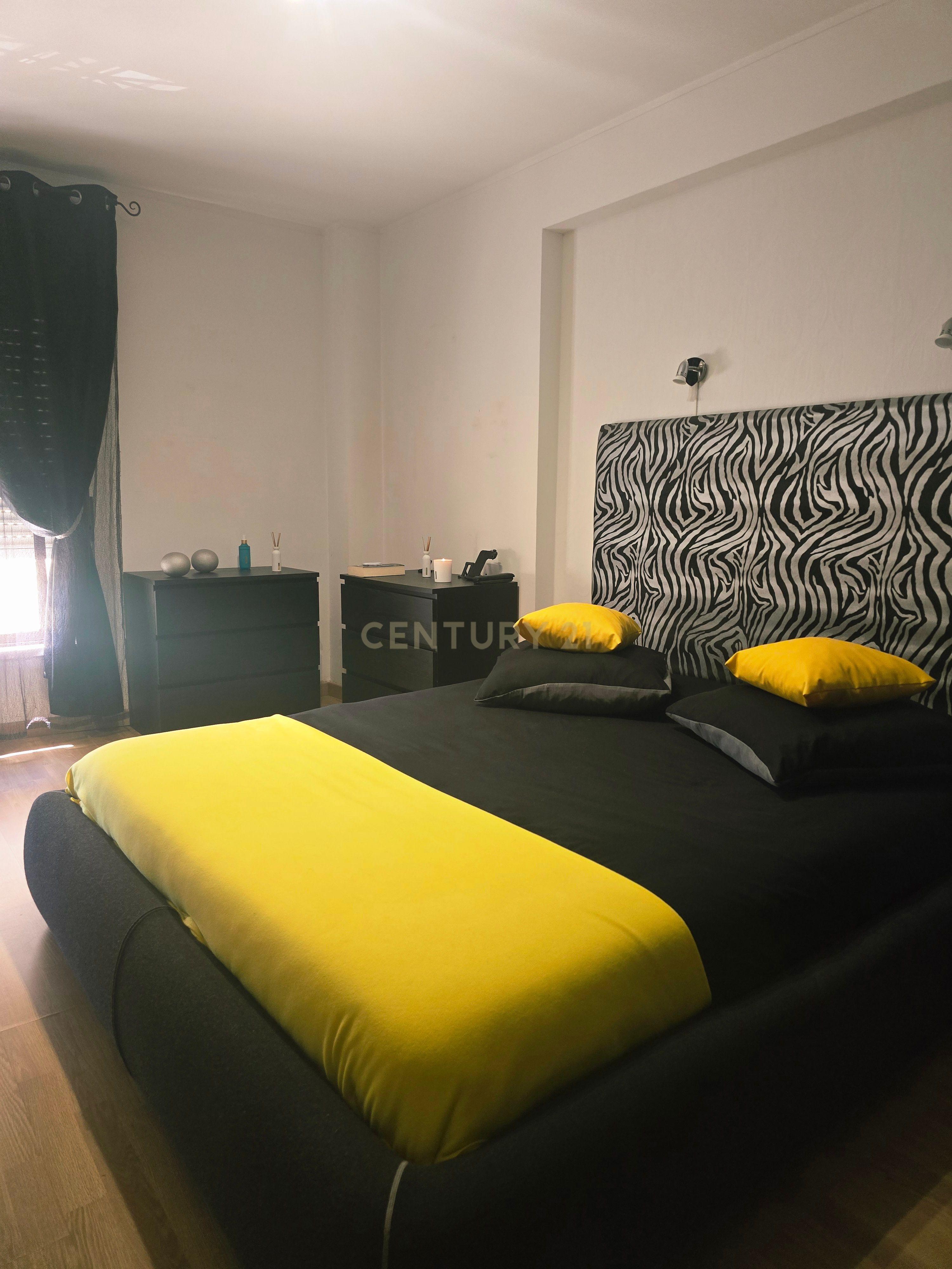 Fotografia 5 de Apartamento T2 com boas áreas, luminosidade, duas varandas fechadas e arrecadação | Tapada das Mercês