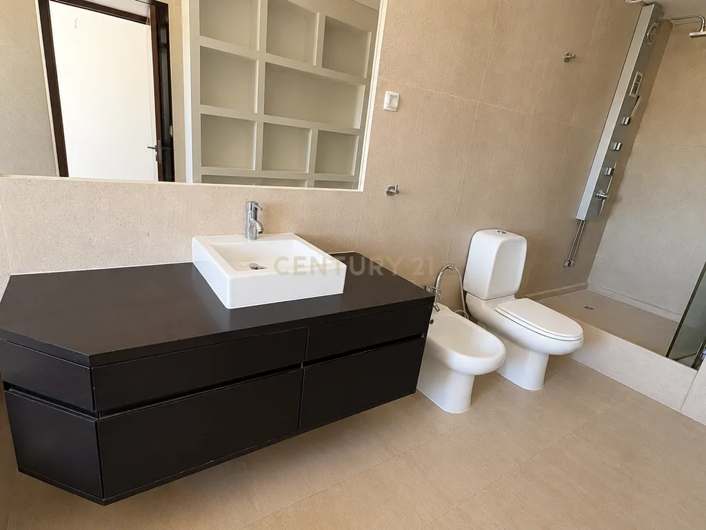 Moradia T4 com amplo lote de 1.262 m² e grande potencial - Image 18