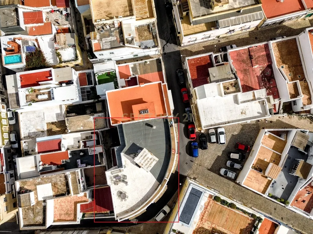Apartamento T3 totalmente renovado na baixa de Olhão - Image 16