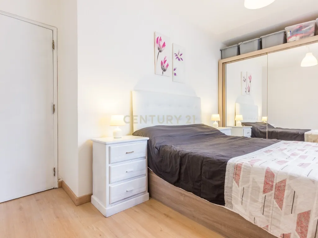 Apartamento T2 Moderno no Monte da Caparica, Pronto a Habitar - Image 12