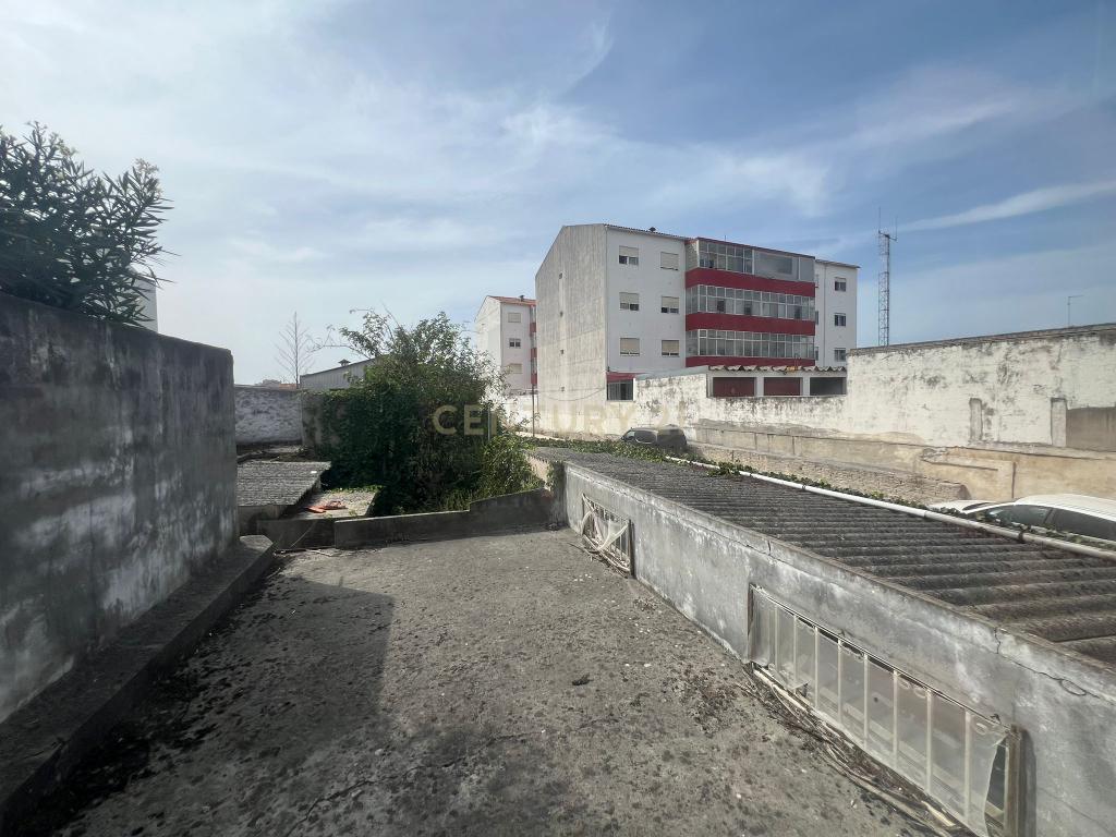 Prédio em Localização Privilegiada  - Image 51