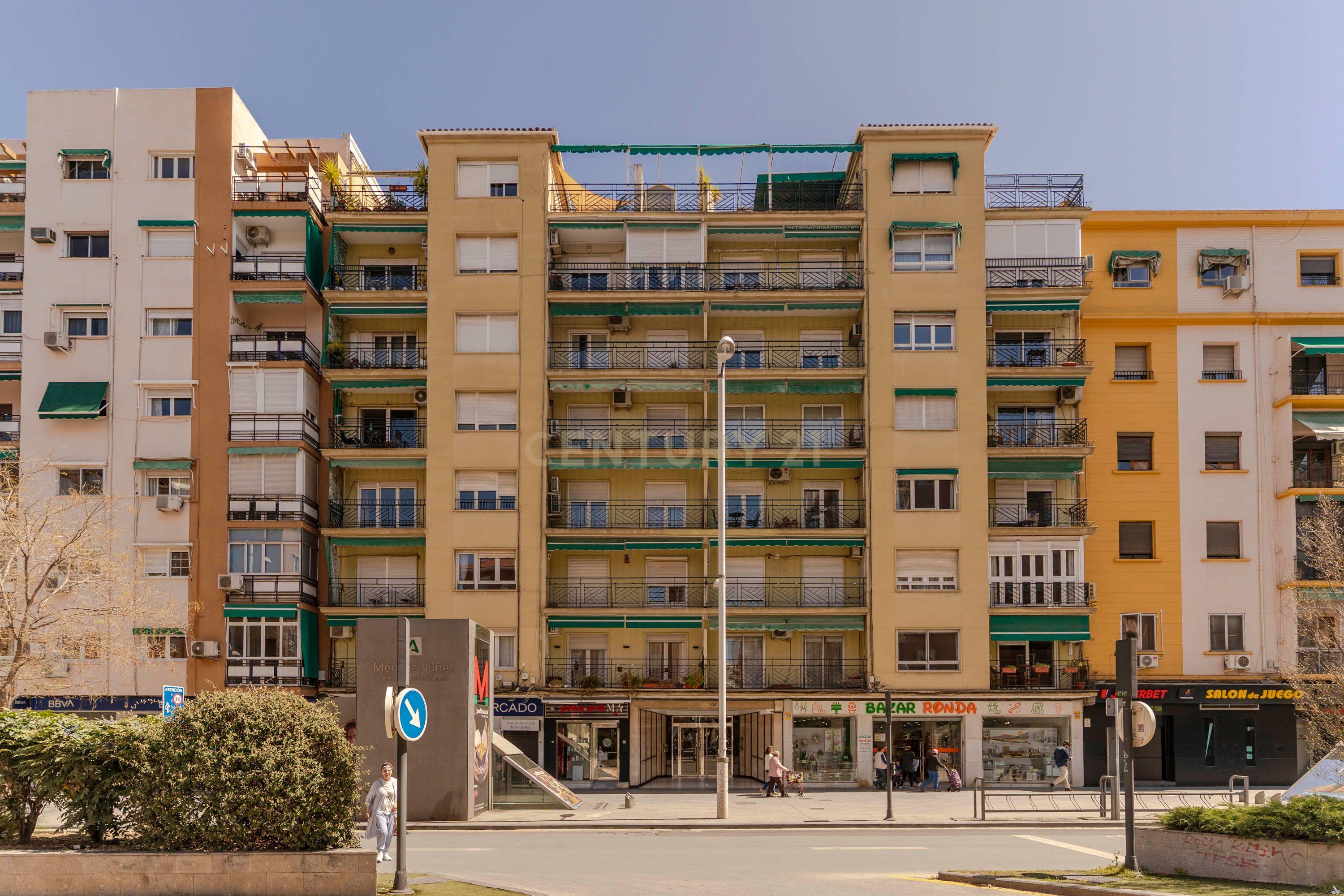 Espaçoso apartamento de 141 m2 no centro de Granada com vista panorâmica do Caminho de Ronda - Image 1