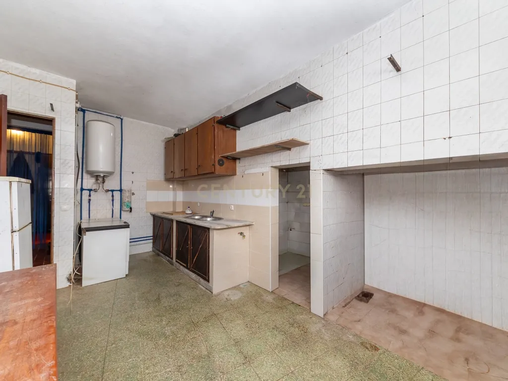 Moradia T3 na Quinta do Anjo com Vista Panorâmica e Garagem - Image 21