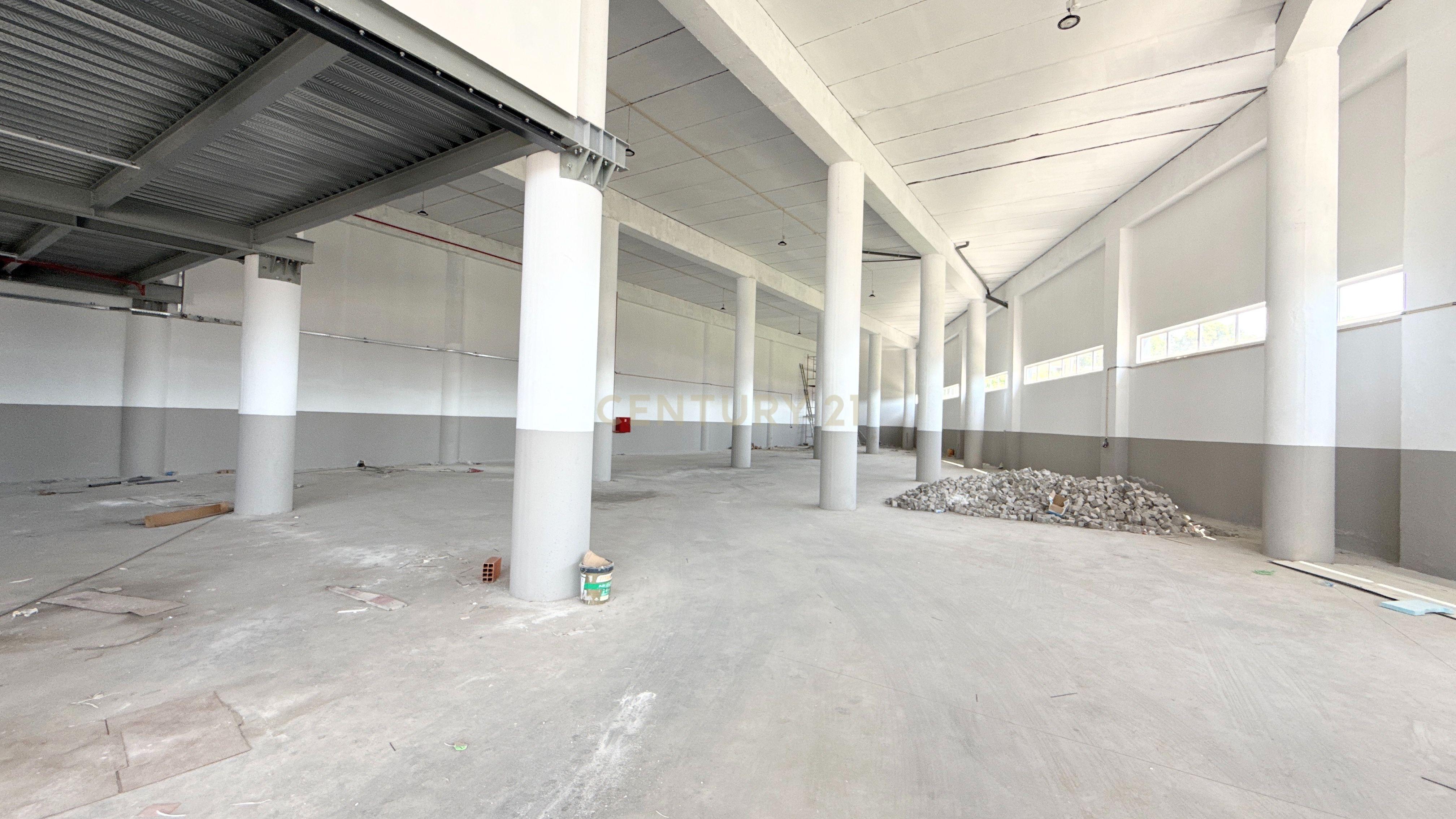 Fotografia 4 de ARMAZÉM INDUSTRIAL | SANTO TIRSO | INVESTIMENTO / LOGÍSTICA / COMÉRCIO E INDÚSTRIA
