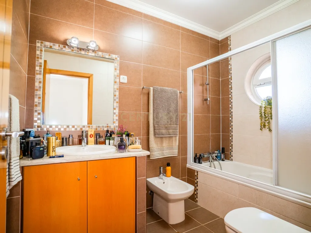 Moradia T4 Independente com Anexo | Lote 635 m² - Image 29