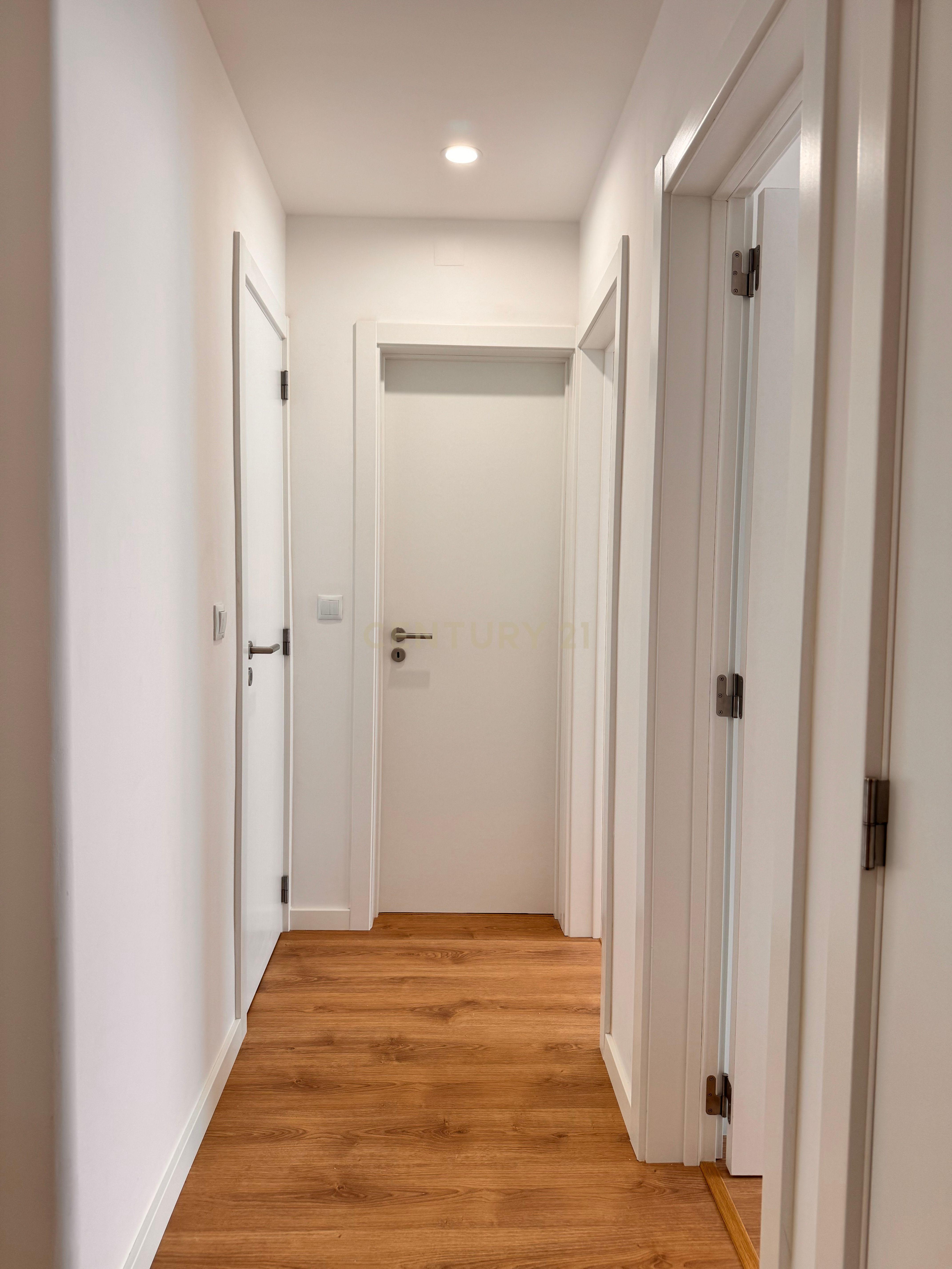 Fotografia 3 de Moderno apartamento T3 com Varanda em Oeiras, Lisboa