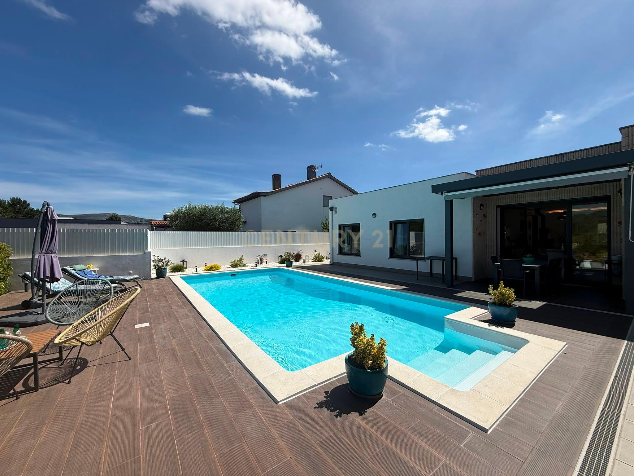 Luxuosa Moradia T3 com Piscina em Azeitão, Setúbal