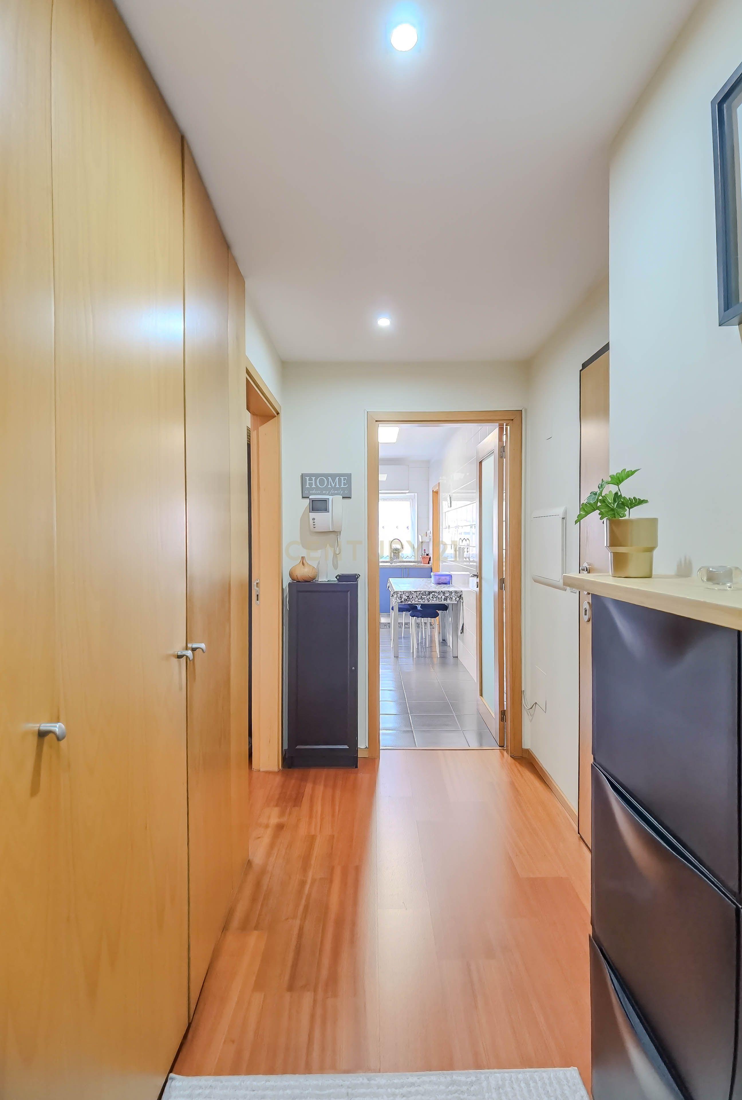 Apartamento T2, garagem, arrumos, ultimo piso – Ponte da Pedra, Matosinhos - Image 6
