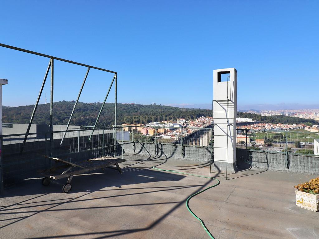Apartamento T6 com Terraço e Vista 360º em Campolide - 314m² - Image 39