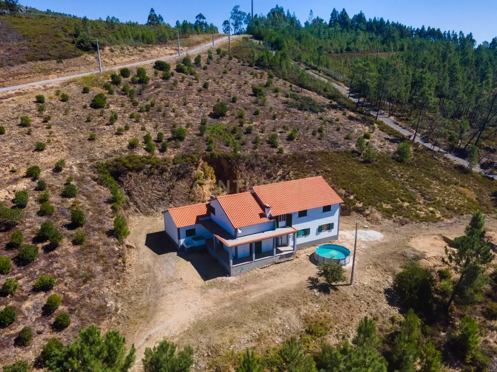 Espaço, Natureza e Tranquilidade: Moradia T6 em Cabril - Image 4