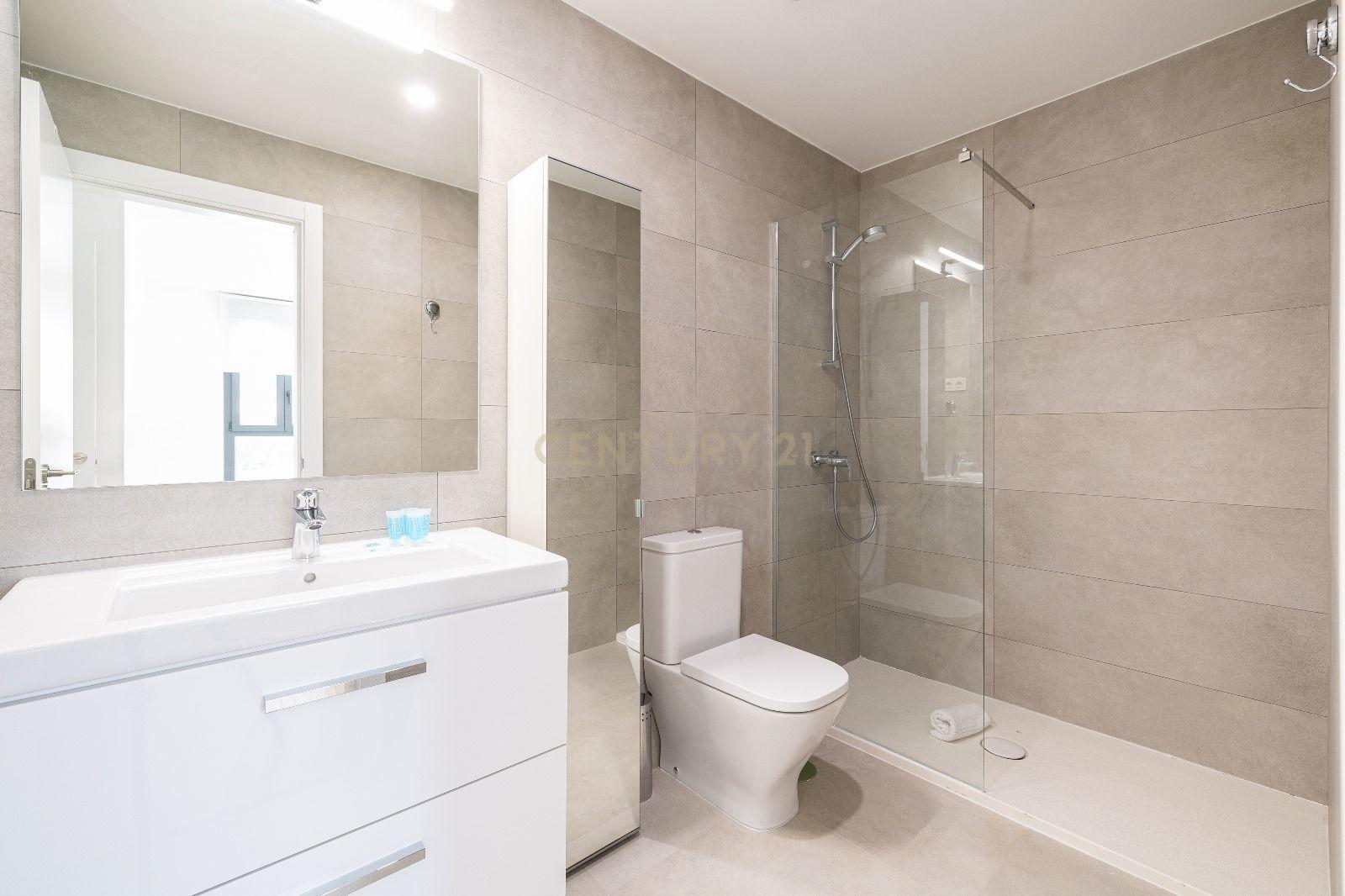 Apartamento Novo em Málaga com 3 Quartos e Despesas Incluídas - Image 7