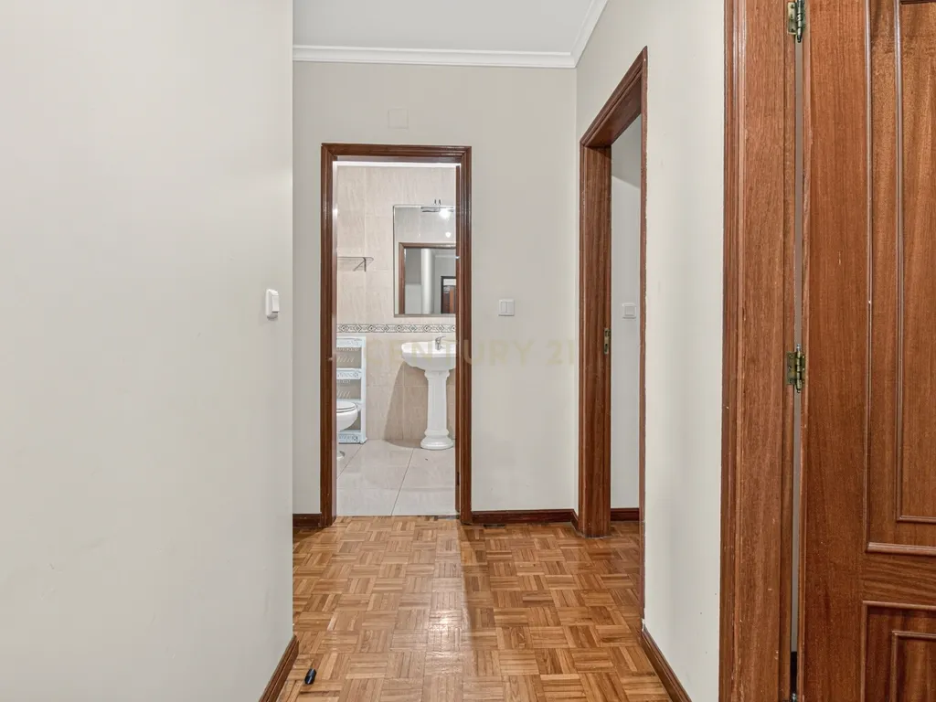 Apartamento T3 com Garagem Fechada, excelente localização!! - Bragança - Image 12