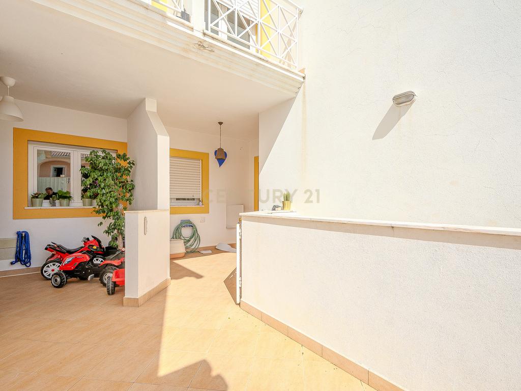 Moradia T2 com Garagem e Logradouro - Ferreiras, Albufeira - Image 16