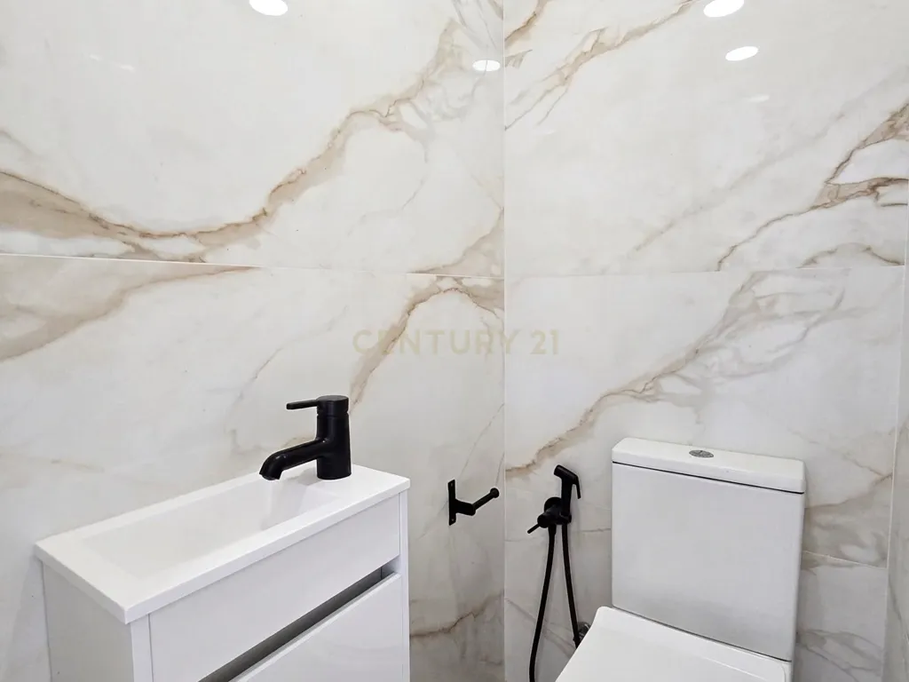 Apartamento Moderno em Portimão com Vista para o Rio - Image 17